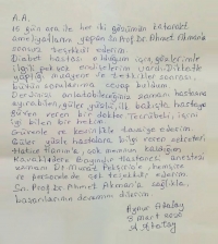 İlk bakışta hastaya güven veren bir doktor.